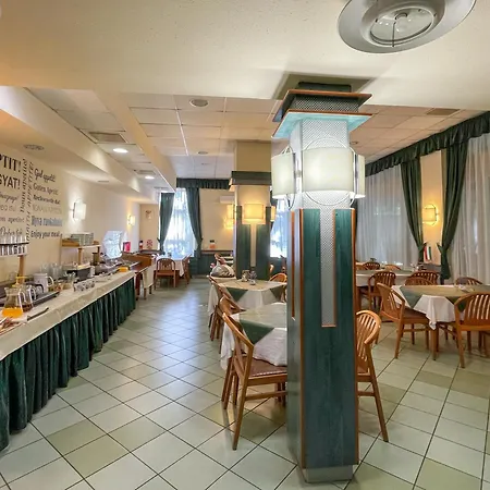 蒂萨体育酒店 3* 塞格德